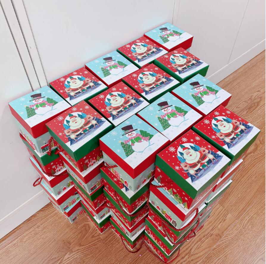 暖心冬日，圣誕有禮，金鷹祝您平安喜樂！