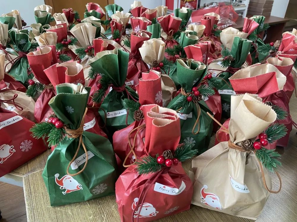 江蘇金鷹流體機(jī)械 | 喜迎圣誕福利到，金鷹關(guān)懷人心暖。