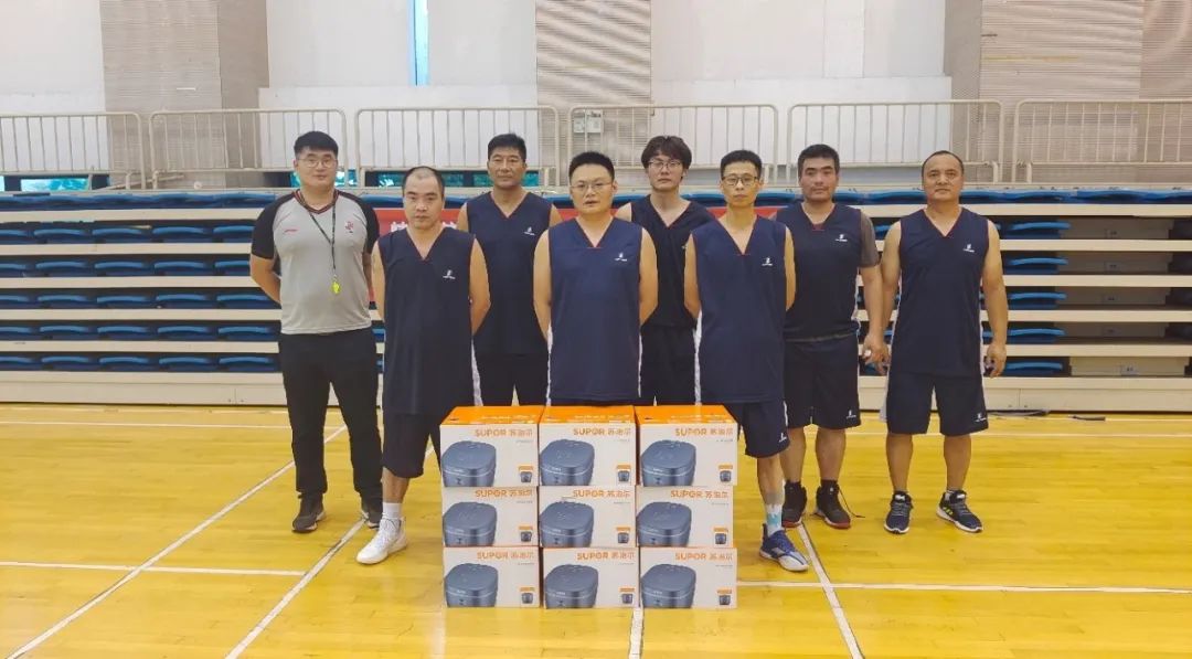 “金鷹隊”勇奪第三屆“海壩杯”籃球賽冠軍！
